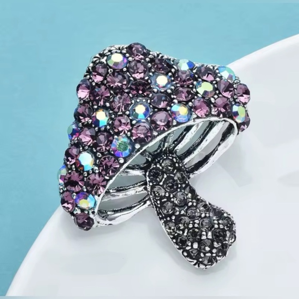 🌻 3/$25 Beautiful Rhinestones Mushroom Brooch